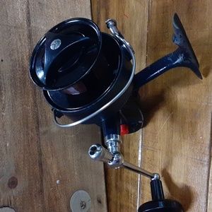 VINTAGE FISHING REEL